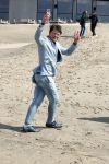 Bloemendaal 7 april 2022
Presentatie schoen van Beau v Erven Dorens in samenwerking met schoenenmerk Rehab. Beau komt al kite surfend aan . Zijn zonen zijn broers en vader zijn ook aanwezig bij strandtent de Republiek.