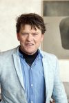 Bloemendaal 7 april 2022
Presentatie schoen van Beau v Erven Dorens in samenwerking met schoenenmerk Rehab. Beau komt al kite surfend aan . Zijn zonen zijn broers en vader zijn ook aanwezig bij strandtent de Republiek.