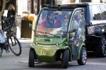 Amsterdam 7 maart 2022
Connie Witteman en haar zoon Marvion Breukhoven doen boodschappen in amsterdam zuid met een biro karretje