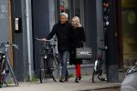 Amsterdam 6 april 2022
Denise Boekhoff met haar nieuwe vriend Mike Kesseler op straat in Amsteram zuid