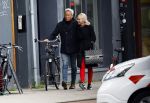 Amsterdam 6 april 2022
Denise Boekhoff met haar nieuwe vriend Mike Kesseler op straat in Amsteram zuid