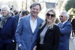 Laren 8 maart 2022
Prinses Beatrix opent een nieuwe gedeelte van het Singer museum in Laren . Prinses Beatrix arriveeert in haar nieuwe verlengde Audi A8 Hybride. Frits Sissing met zijn vrouw