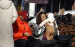 Amsterdam 5 maart 2022
Glennis Grace met de baby van Nienke Plas op de cornelis schuytstraat.