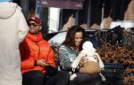 Amsterdam 5 maart 2022
Glennis Grace met de baby van Nienke Plas op de cornelis schuytstraat.