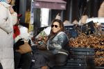 Amsterdam 5 maart 2022
Glennis Grace met de baby van Nienke Plas op de cornelis schuytstraat.