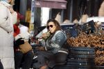 Amsterdam 5 maart 2022
Glennis Grace met de baby van Nienke Plas op de cornelis schuytstraat.