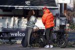 Amsterdam 5 maart 2022
Glennis Grace met de baby van Nienke Plas op de cornelis schuytstraat.