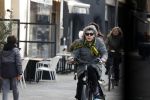 Amsterdam 2 maart 2022
Hanneke Groenteman op de fiets in Amsterdam zuid