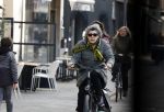 Amsterdam 2 maart 2022
Hanneke Groenteman op de fiets in Amsterdam zuid