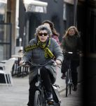 Amsterdam 2 maart 2022
Hanneke Groenteman op de fiets in Amsterdam zuid
