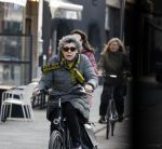 Amsterdam 2 maart 2022
Hanneke Groenteman op de fiets in Amsterdam zuid