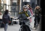 Amsterdam 2 maart 2022
Hanneke Groenteman op de fiets in Amsterdam zuid