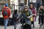 Amsterdam 2 maart 2022
Hanneke Groenteman op de fiets in Amsterdam zuid