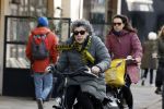 Amsterdam 2 maart 2022
Hanneke Groenteman op de fiets in Amsterdam zuid
