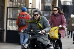 Amsterdam 2 maart 2022
Hanneke Groenteman op de fiets in Amsterdam zuid