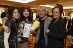 Amsterdam 1 april 2022
Opening expositie Louise Schiffmacher . Henk Schiffmacher was natuurlijk aanwezig. Holly Brood Louise Govert de Roos en Xandra Brood
