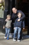 Amsterdam 12 maart 2022
Jaap v Zweden met zijn kleinkinderen aan het winkelen in Amsterdam zuid.