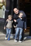 Amsterdam 12 maart 2022
Jaap v Zweden met zijn kleinkinderen aan het winkelen in Amsterdam zuid.