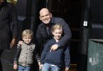 Amsterdam 12 maart 2022
Jaap v Zweden met zijn kleinkinderen aan het winkelen in Amsterdam zuid.