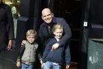 Amsterdam 12 maart 2022
Jaap v Zweden met zijn kleinkinderen aan het winkelen in Amsterdam zuid.