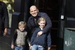 Amsterdam 12 maart 2022
Jaap v Zweden met zijn kleinkinderen aan het winkelen in Amsterdam zuid.