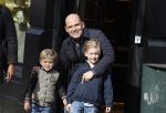 Amsterdam 12 maart 2022
Jaap v Zweden met zijn kleinkinderen aan het winkelen in Amsterdam zuid.
