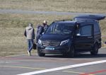 Eindhoven Tilburg 5 maart 2022
Max Verstappen zijn familie en manager Raymond Vermeulen landen met de private Jet van Max op eindhoven Airport . Ze kwamen van ibiza waar ze de verjaardag van Jos Verstappen (50) hebben gevierd. Max had daarna een afspraak in Tilburg.