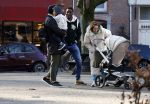 Amsterdam 5 maart 2022
 Nienke Plas en haar man Resley Stjeward en hun baby op de cornelis schuytstraat.