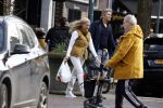 Amsterdam 14 maart 2022
Piet Boon met zijn vriendin op straat in Amsterdam zuid
