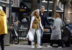 Amsterdam 14 maart 2022
Piet Boon met zijn vriendin op straat in Amsterdam zuid