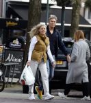 Amsterdam 14 maart 2022
Piet Boon met zijn vriendin op straat in Amsterdam zuid