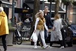 Amsterdam 14 maart 2022
Piet Boon met zijn vriendin op straat in Amsterdam zuid