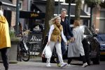 Amsterdam 14 maart 2022
Piet Boon met zijn vriendin op straat in Amsterdam zuid