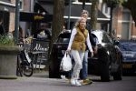 Amsterdam 14 maart 2022
Piet Boon met zijn vriendin op straat in Amsterdam zuid