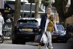 Amsterdam 14 maart 2022
Piet Boon met zijn vriendin op straat in Amsterdam zuid