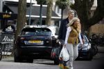 Amsterdam 14 maart 2022
Piet Boon met zijn vriendin op straat in Amsterdam zuid