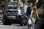 Amsterdam 14 maart 2022
Piet Boon met zijn vriendin op straat in Amsterdam zuid