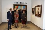 Laren 8 maart 2022
Prinses Beatrix opent een nieuwe gedeelte van het Singer museum in Laren . Prinses Beatrix arriveeert in haar nieuwe verlengde Audi A8 Hybride. prinses Beatrix wordt rond geleid door Els Blokker