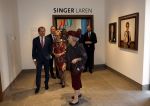 Laren 8 maart 2022
Prinses Beatrix opent een nieuwe gedeelte van het Singer museum in Laren . Prinses Beatrix arriveeert in haar nieuwe verlengde Audi A8 Hybride. prinses Beatrix wordt rond geleid door Els Blokker