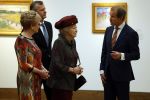 Laren 8 maart 2022
Prinses Beatrix opent een nieuwe gedeelte van het Singer museum in Laren . Prinses Beatrix arriveeert in haar nieuwe verlengde Audi A8 Hybride. prinses Beatrix wordt rond geleid door Els Blokker