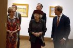 Laren 8 maart 2022
Prinses Beatrix opent een nieuwe gedeelte van het Singer museum in Laren . Prinses Beatrix arriveeert in haar nieuwe verlengde Audi A8 Hybride. prinses Beatrix wordt rond geleid door Els Blokker
