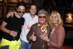 Amsterdam 4 april 2022
Presentatie toppers in de arena.
Aanwezig oa Jan Smit Jeroen v d Boom  en Rene Froger.
Natasja Froger was er ook samen met haar zoons Maxim en Didier . Ook hun kleindochter was aanwezig .