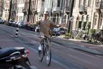 Amsterdam 10 maart 2022
Selwyn Senatori op zijn fiets in Amsterdam zuid