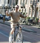 Amsterdam 10 maart 2022
Selwyn Senatori op zijn fiets in Amsterdam zuid