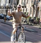 Amsterdam 10 maart 2022
Selwyn Senatori op zijn fiets in Amsterdam zuid
