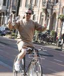 Amsterdam 10 maart 2022
Selwyn Senatori op zijn fiets in Amsterdam zuid