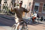 Amsterdam 10 maart 2022
Selwyn Senatori op zijn fiets in Amsterdam zuid