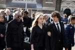 Amsterdam 15 april 2023
Herdenkingstdienst vooraf aan de begrafenis van Huub Oosterhuis in de Westertoren . Daarna gingen ze met de boot naar begraafplaats Zorgvlied.
Aanwezig oa Trijntje Oosterhuis met kinderen en partner Alvin Lewis , Tjeerd Oosterhuis en vrouw Edsilia Rombley met kinderen en moeder en de partner van Huub Oosterhuis