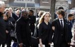 Amsterdam 15 april 2023
Herdenkingstdienst vooraf aan de begrafenis van Huub Oosterhuis in de Westertoren . Daarna gingen ze met de boot naar begraafplaats Zorgvlied.
Aanwezig oa Trijntje Oosterhuis met kinderen en partner Alvin Lewis , Tjeerd Oosterhuis en vrouw Edsilia Rombley met kinderen en moeder en de partner van Huub Oosterhuis