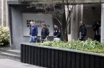 Hilversum 6 april 2023
Andre Hazes verlaat het pand van talpa/radio538 met Djarno Hofland Riccardo Klaverdijk Jaap Hilhorst en documentairemaakster Cheeru Mampaey.
Hij staat Aran Bade van RTL Boulevard te woord.